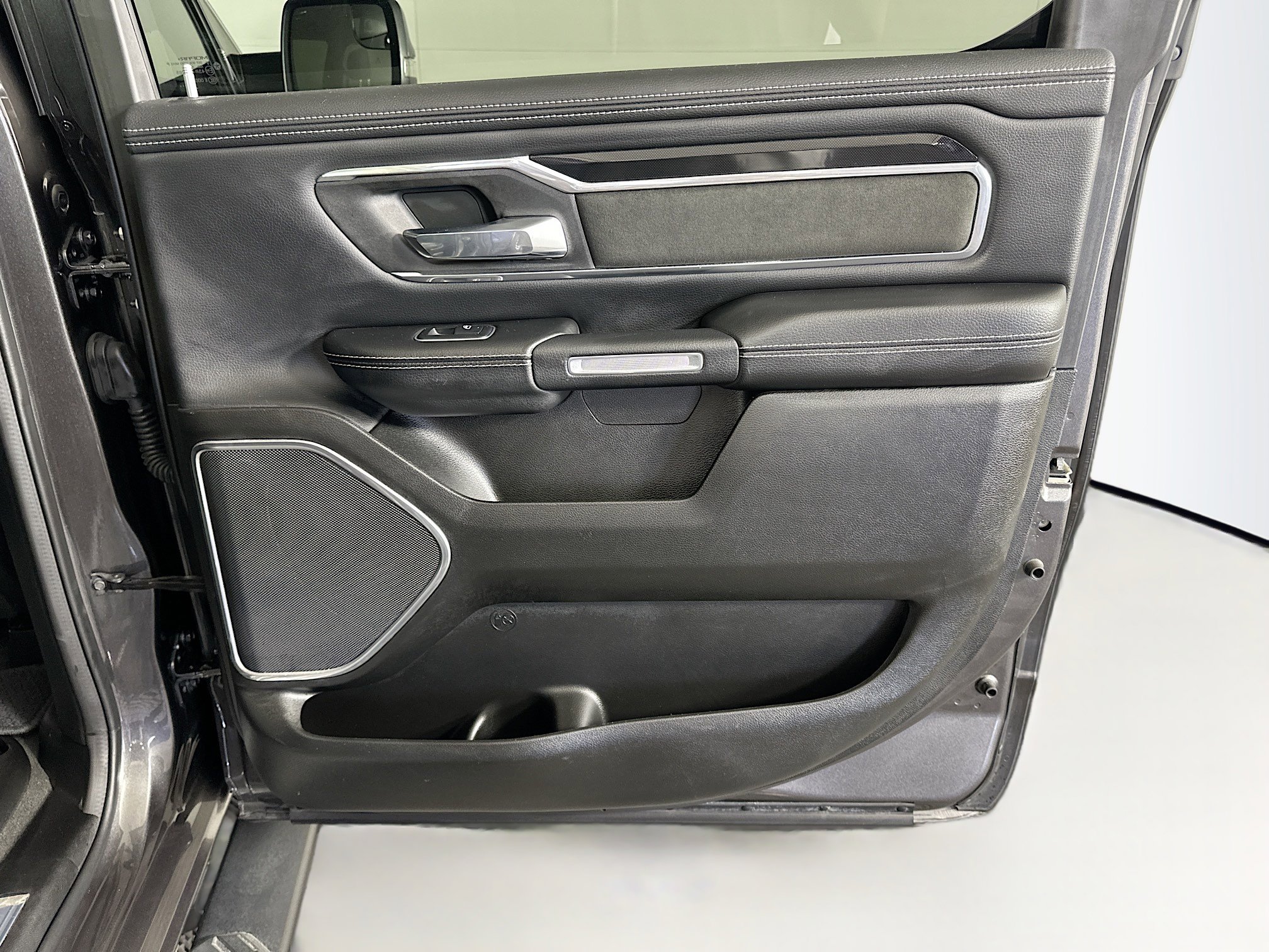 Used 2022 RAM 1500 Laramie image 31