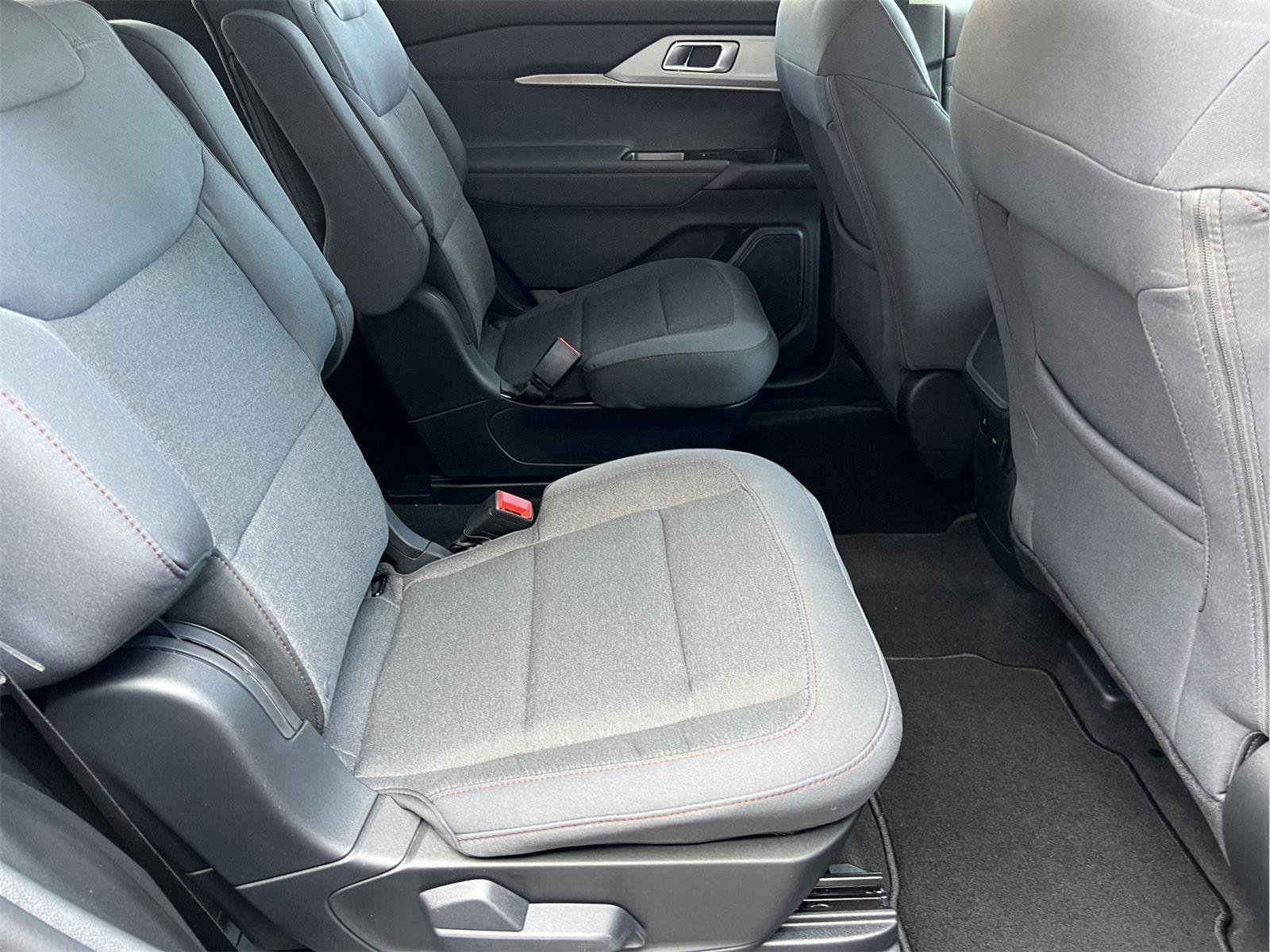 New 2026 Ford Explorer Active AWD/4WD image 17