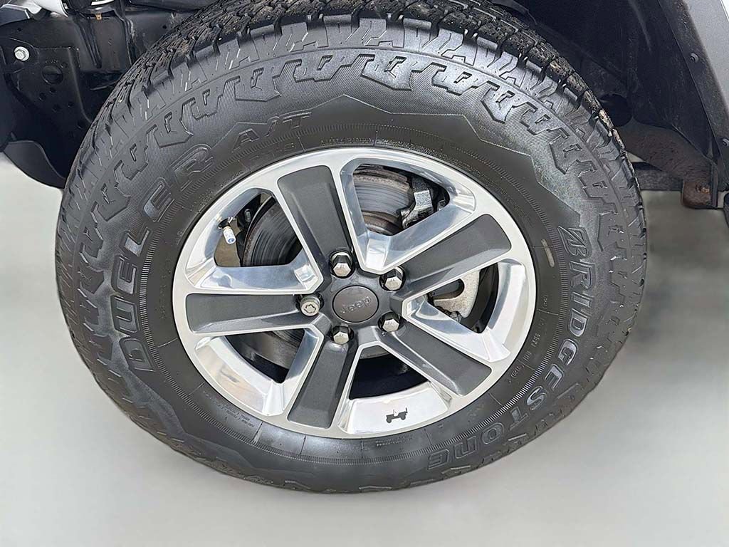 Used 2021 Jeep Wrangler Unlimited Sahara w/ Uconnect 4C Nav & Sound Group image 17