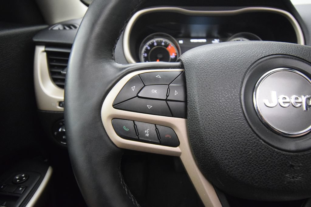 Used 2017 Jeep Cherokee Limited AWD/4WD image 38