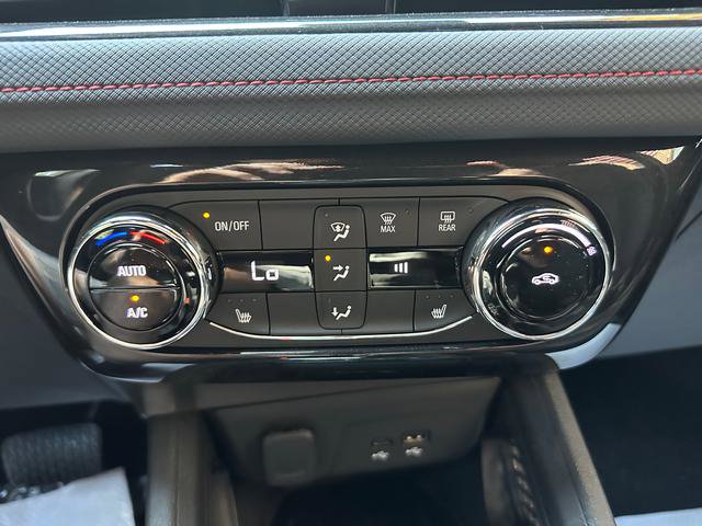 Used 2025 Chevrolet TrailBlazer RS w/ Convenience Package image 18
