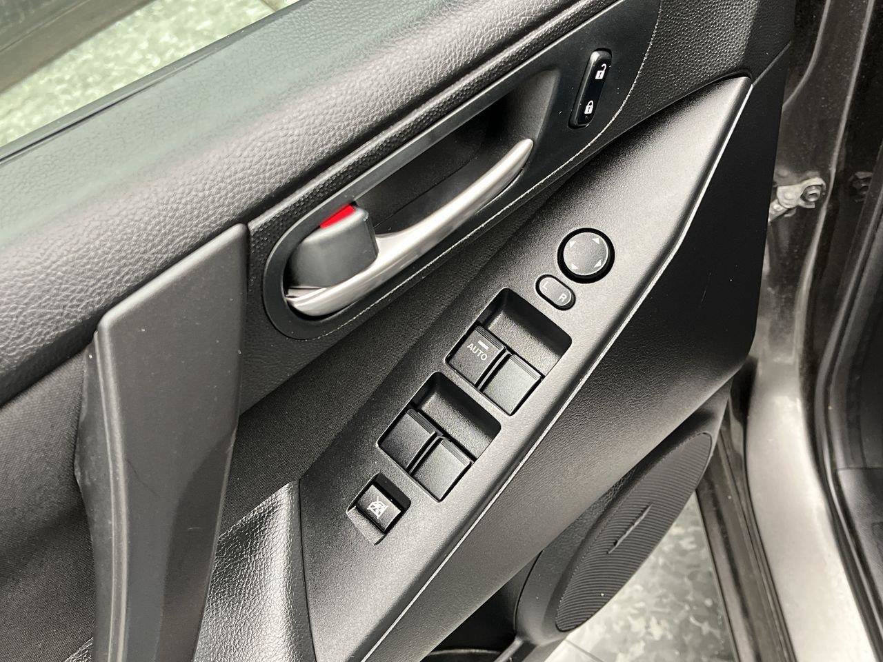 Used 2010 MAZDA MAZDA3 i Touring FWD image 7