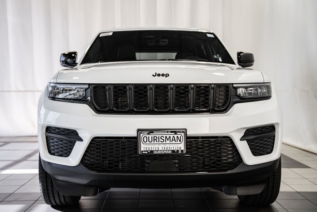 New 2025 Jeep Grand Cherokee Altitude image 2