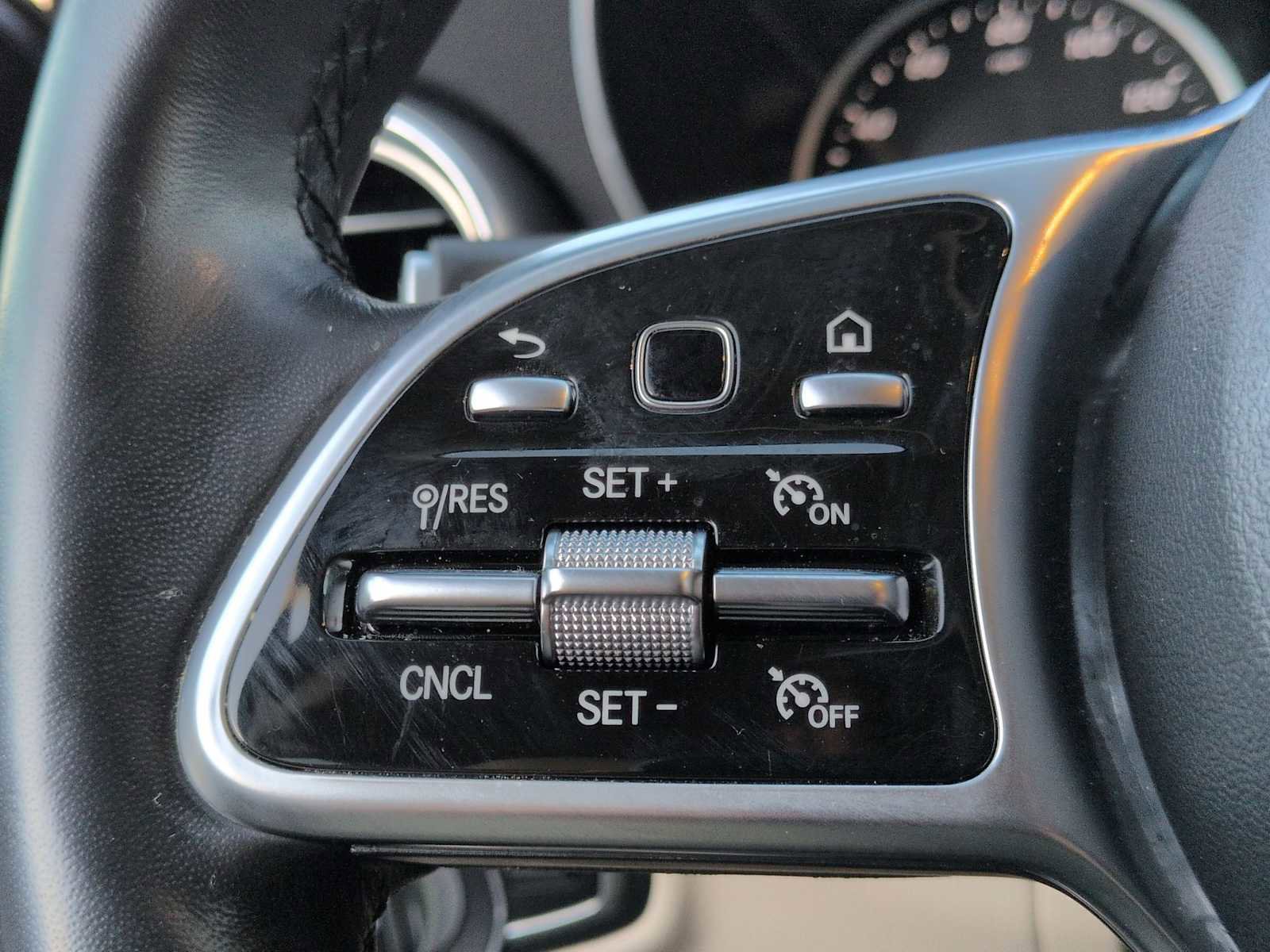 Used 2022 Mercedes-Benz GLC 300 4MATIC image 25