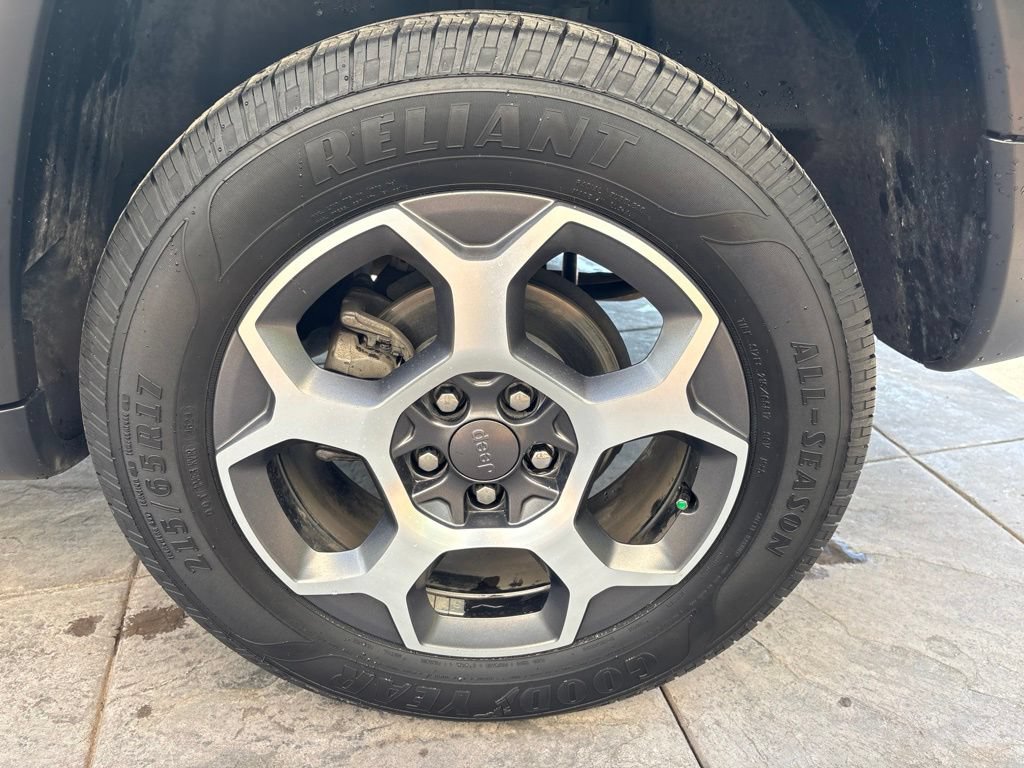 Used 2022 Jeep Compass Trailhawk w/ Sun and Sound Group AWD/4WD image 12