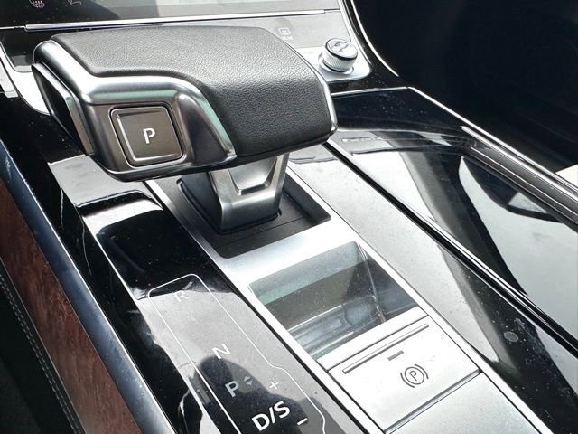 Used 2023 Audi A8 L 3.0T image 13