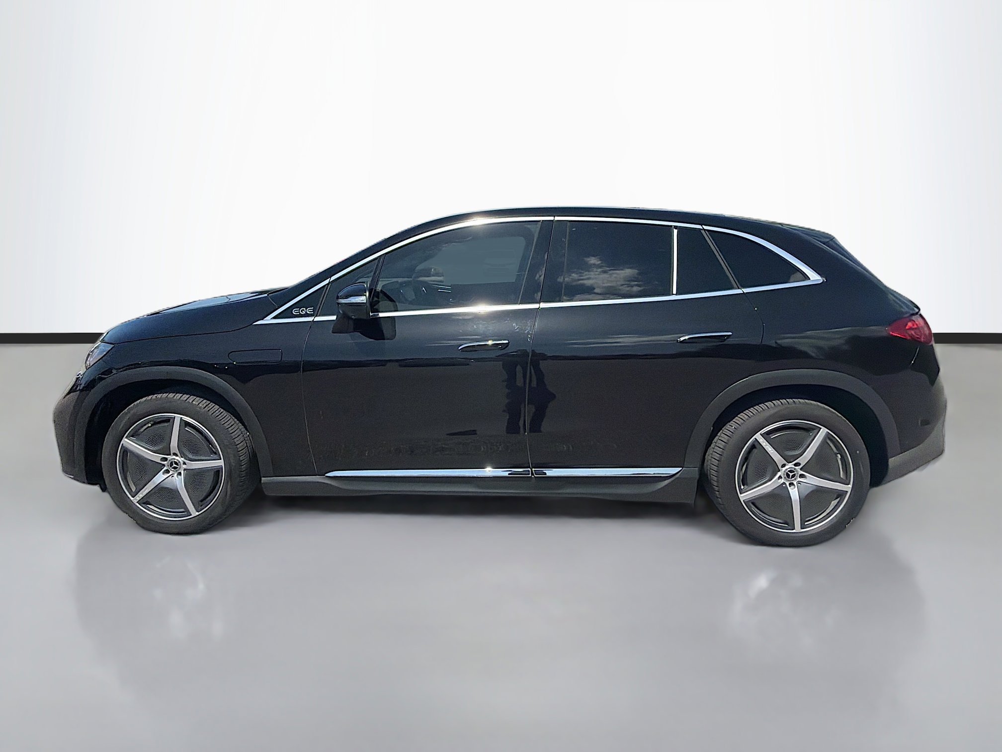 Used 2024 Mercedes-Benz EQE 350+ SUV image 2