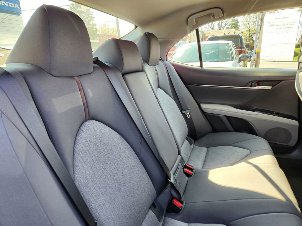 Used 2018 Toyota Camry LE image 15