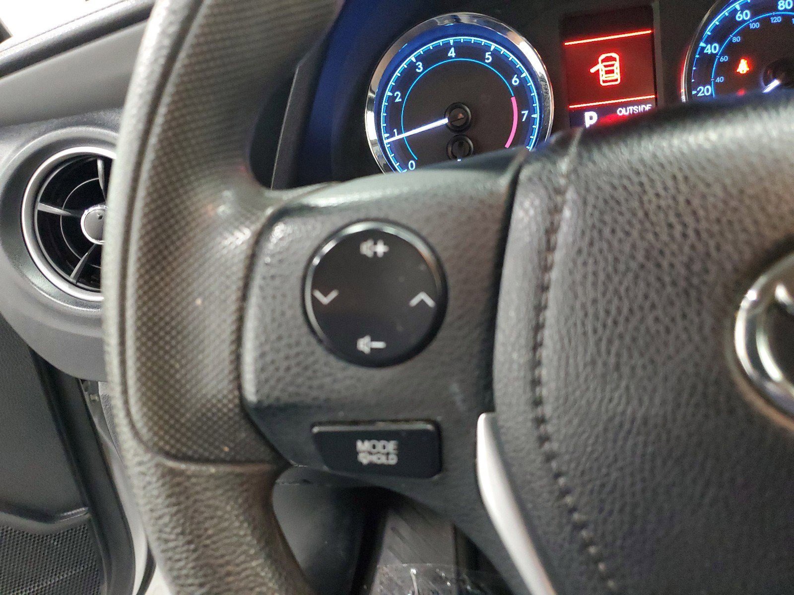 Used 2019 Toyota Corolla LE image 23