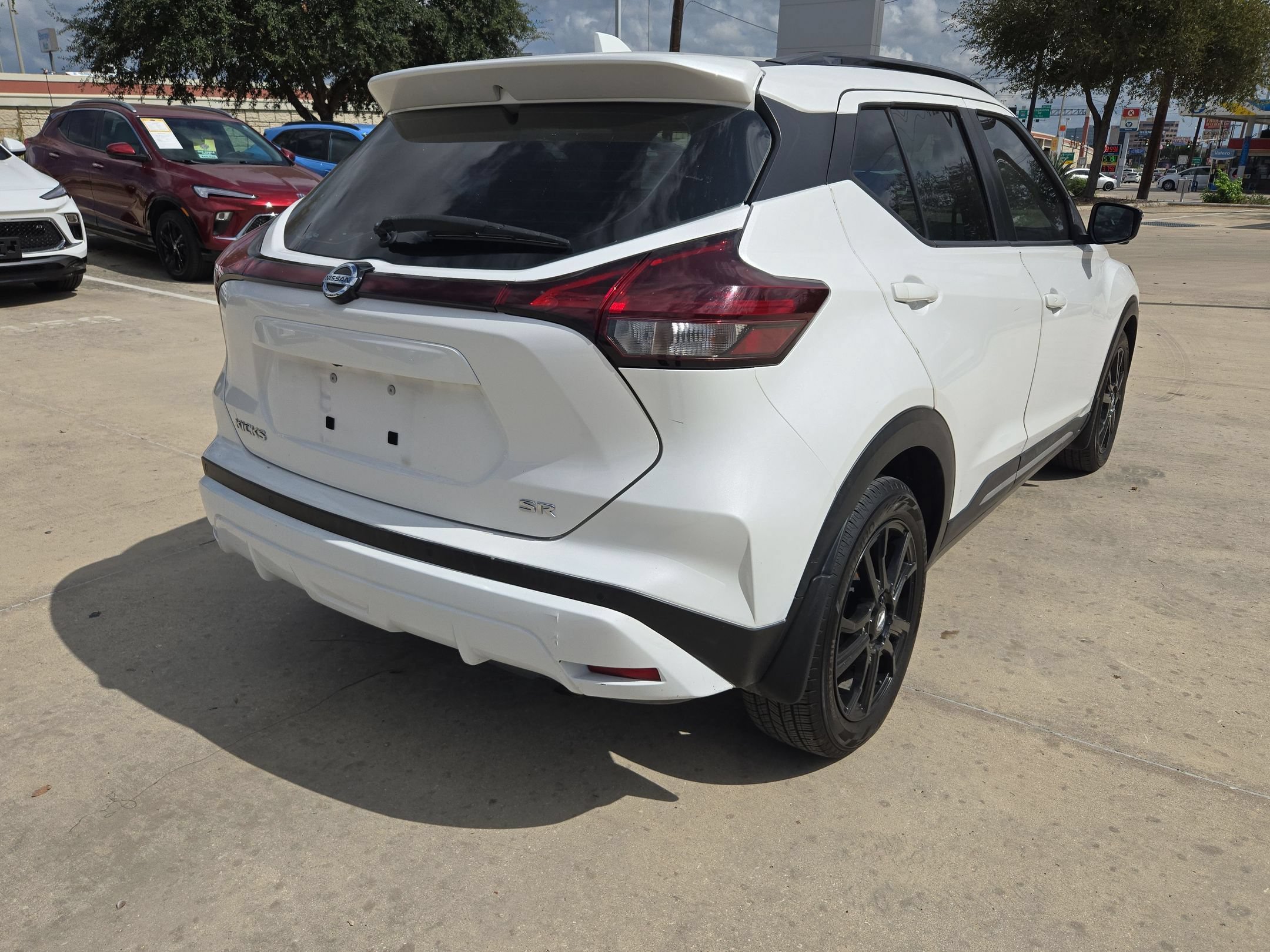 Used 2021 Nissan Kicks SR FWD image 3