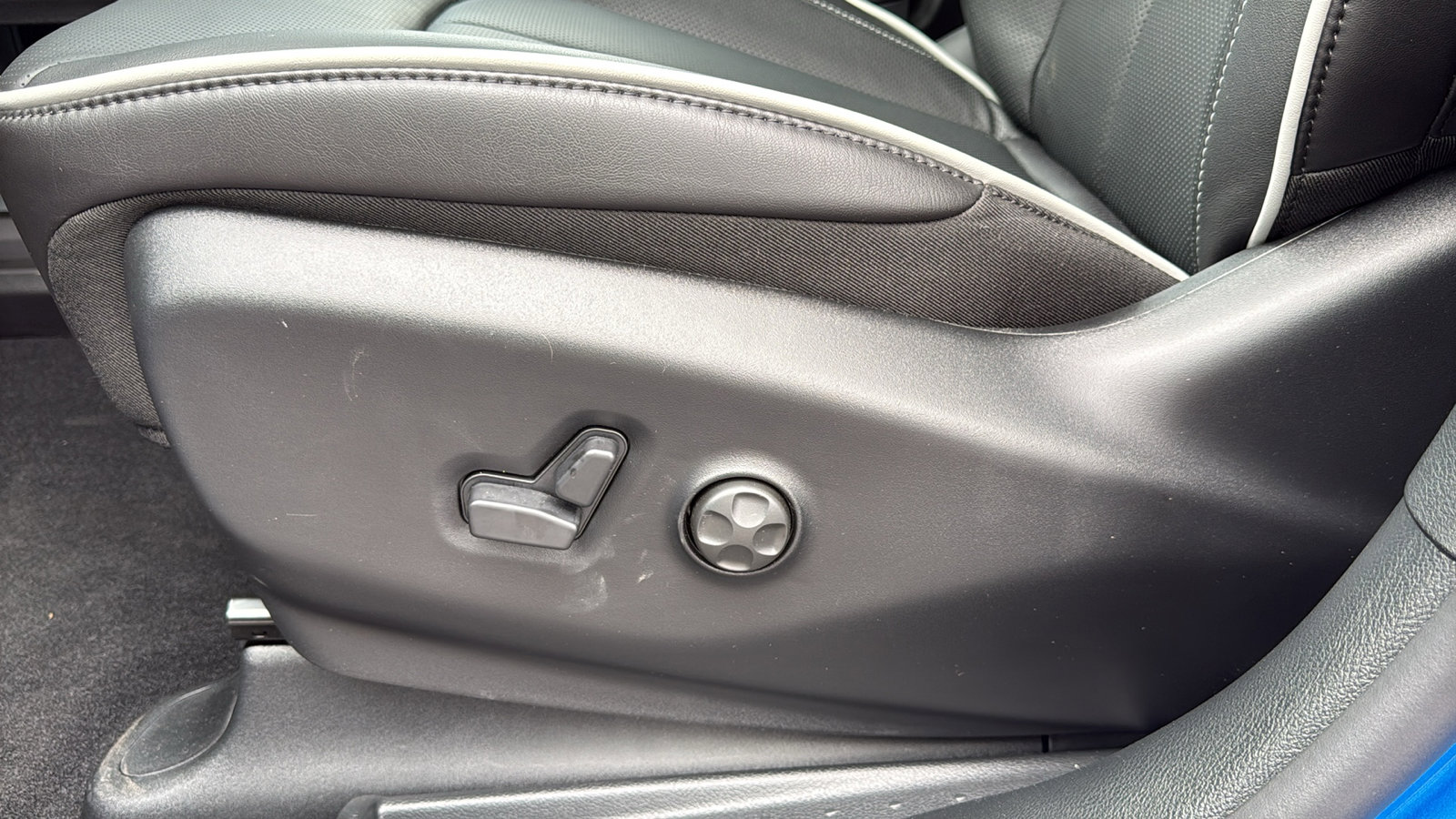 New 2026 Chrysler Pacifica Limited FWD image 11