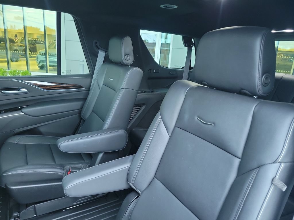 Used 2024 Cadillac Escalade Luxury RWD image 16