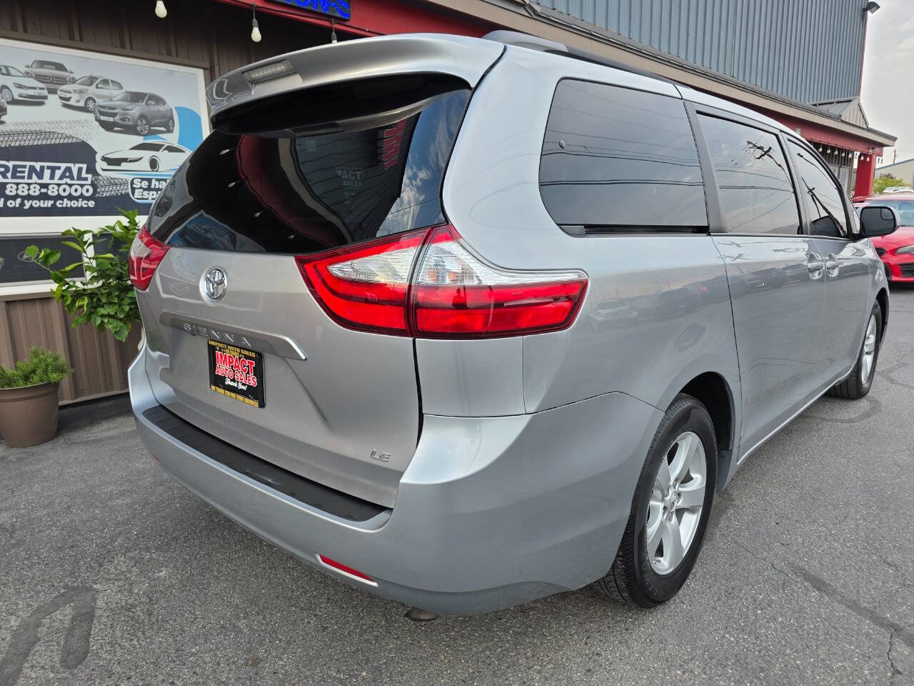 Used 2015 Toyota Sienna LE image 11