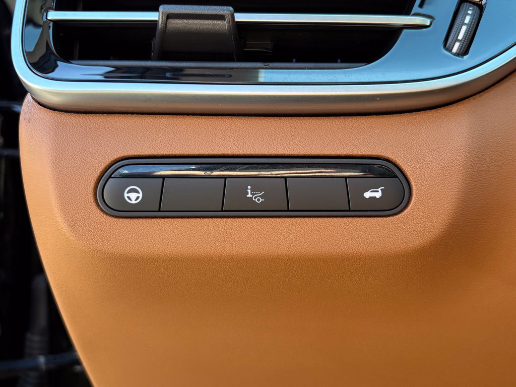 Used 2023 INFINITI QX60 Sensory w/ Vision Package AWD/4WD image 16
