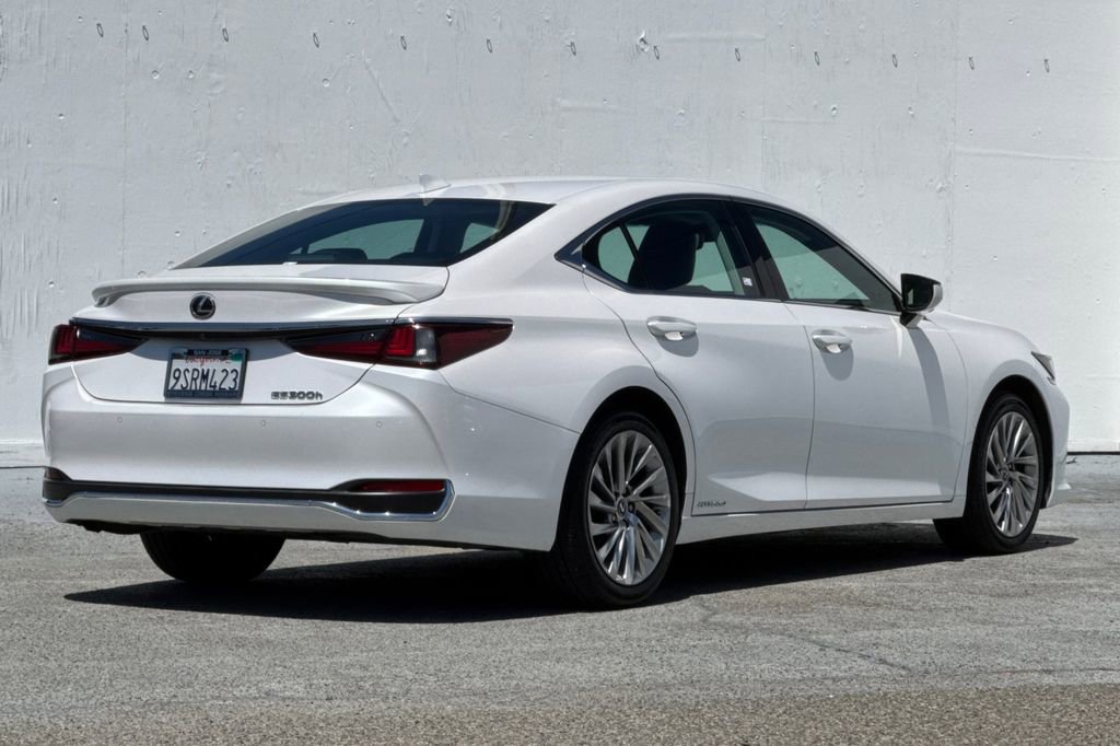 Used 2021 Lexus ES 300h w/ Accessory Package 2 FWD image 3