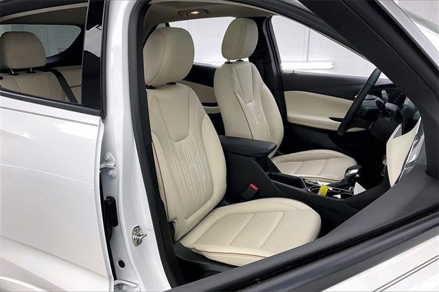 Certified 2025 Buick Encore GX Avenir w/ Avenir Technology Package image 7
