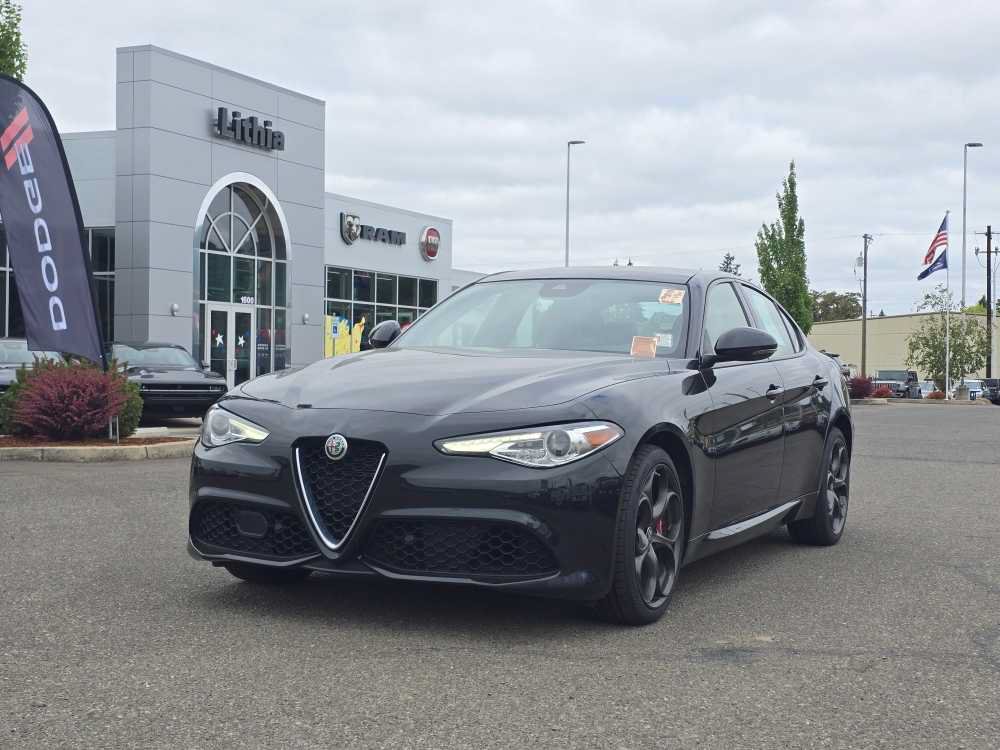 Used 2020 Alfa Romeo Giulia Ti Sport w/ Quick Order Package 22S Sport AWD/4WD image 15