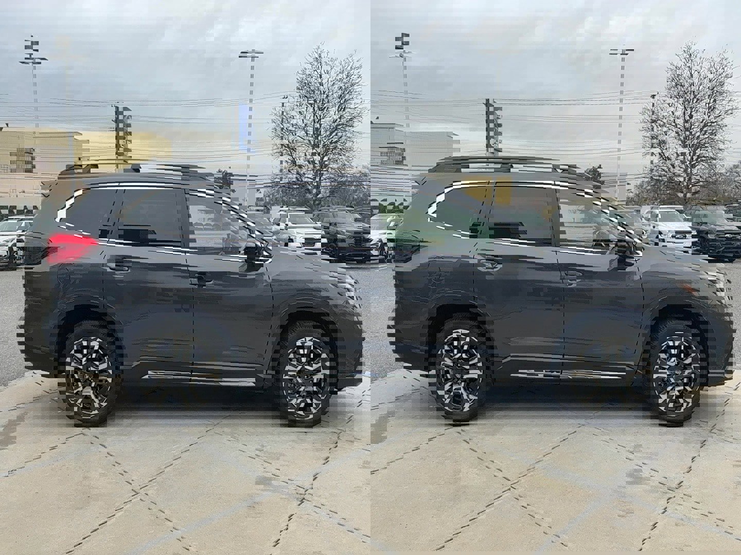 Certified 2025 Subaru Ascent Limited w/ Popular Package #2 image 5