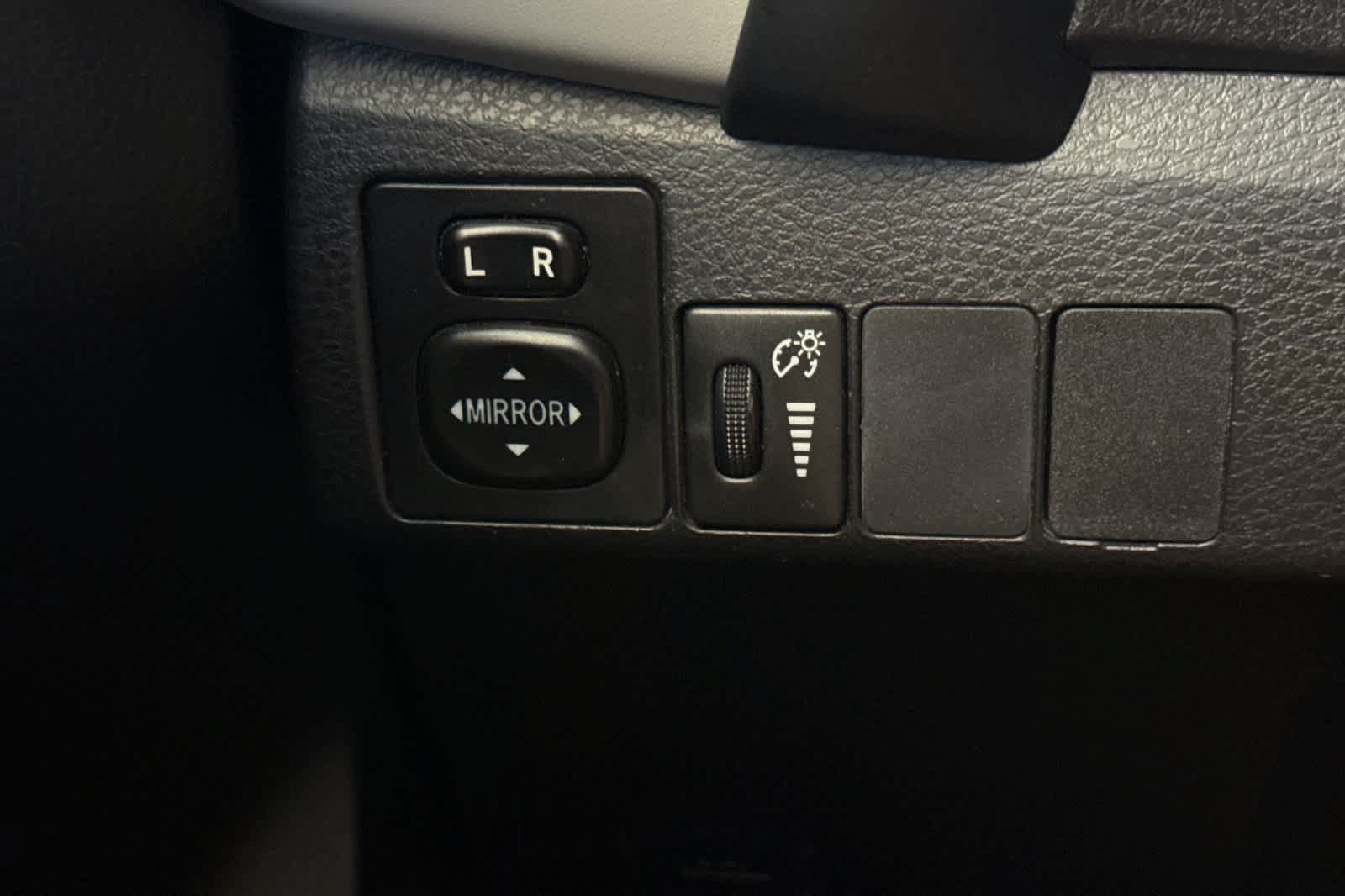 Used 2018 Toyota Corolla LE FWD image 27