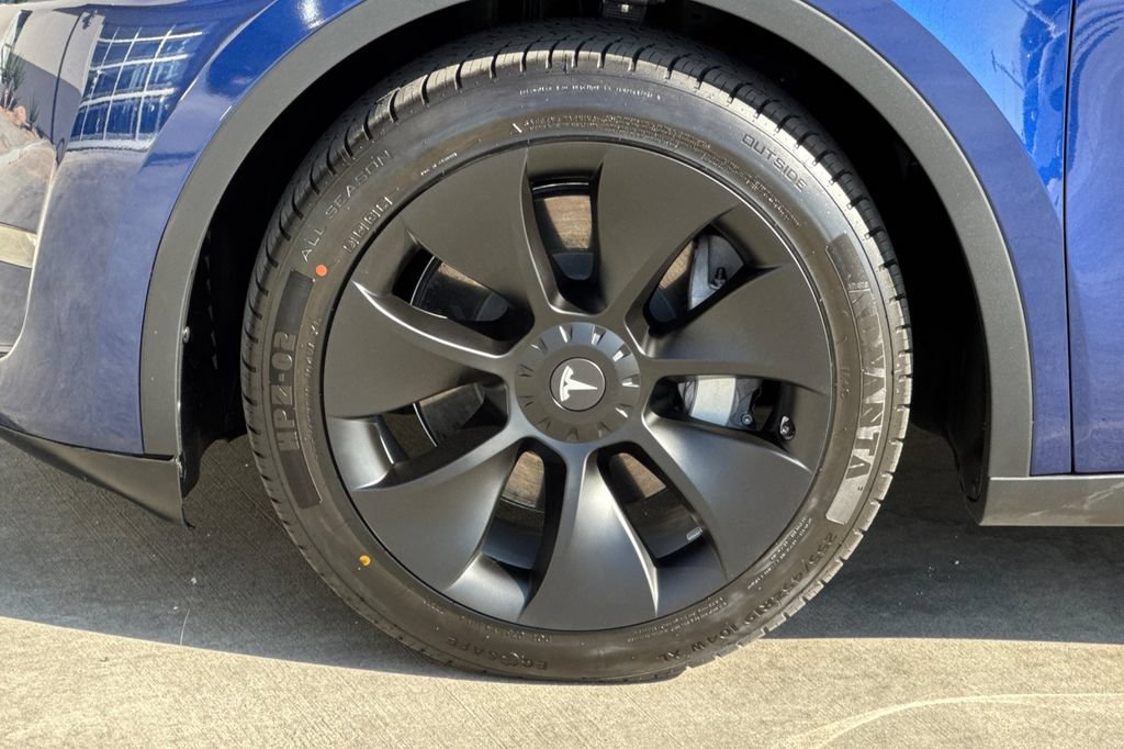 Used 2023 Tesla Model Y Long Range AWD/4WD image 32