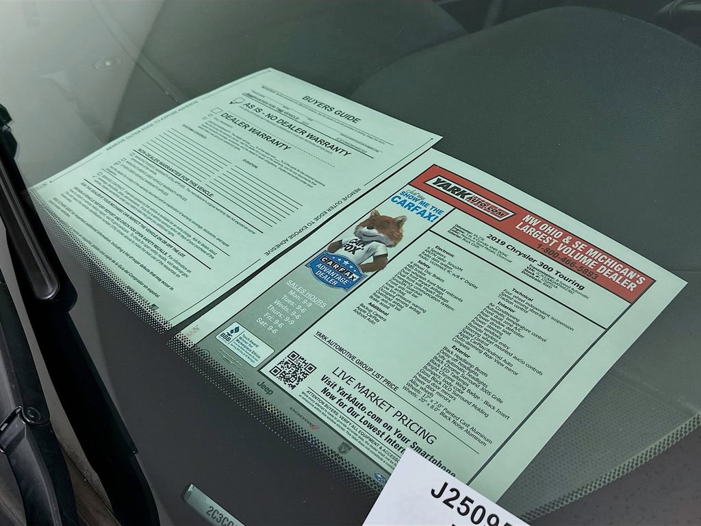 Used 2019 Chrysler 300 Touring w/ Sport Appearance Package image 13