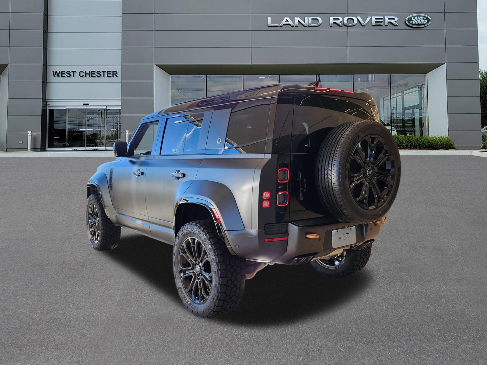 Used 2025 Land Rover Defender 110 AWD/4WD image 3