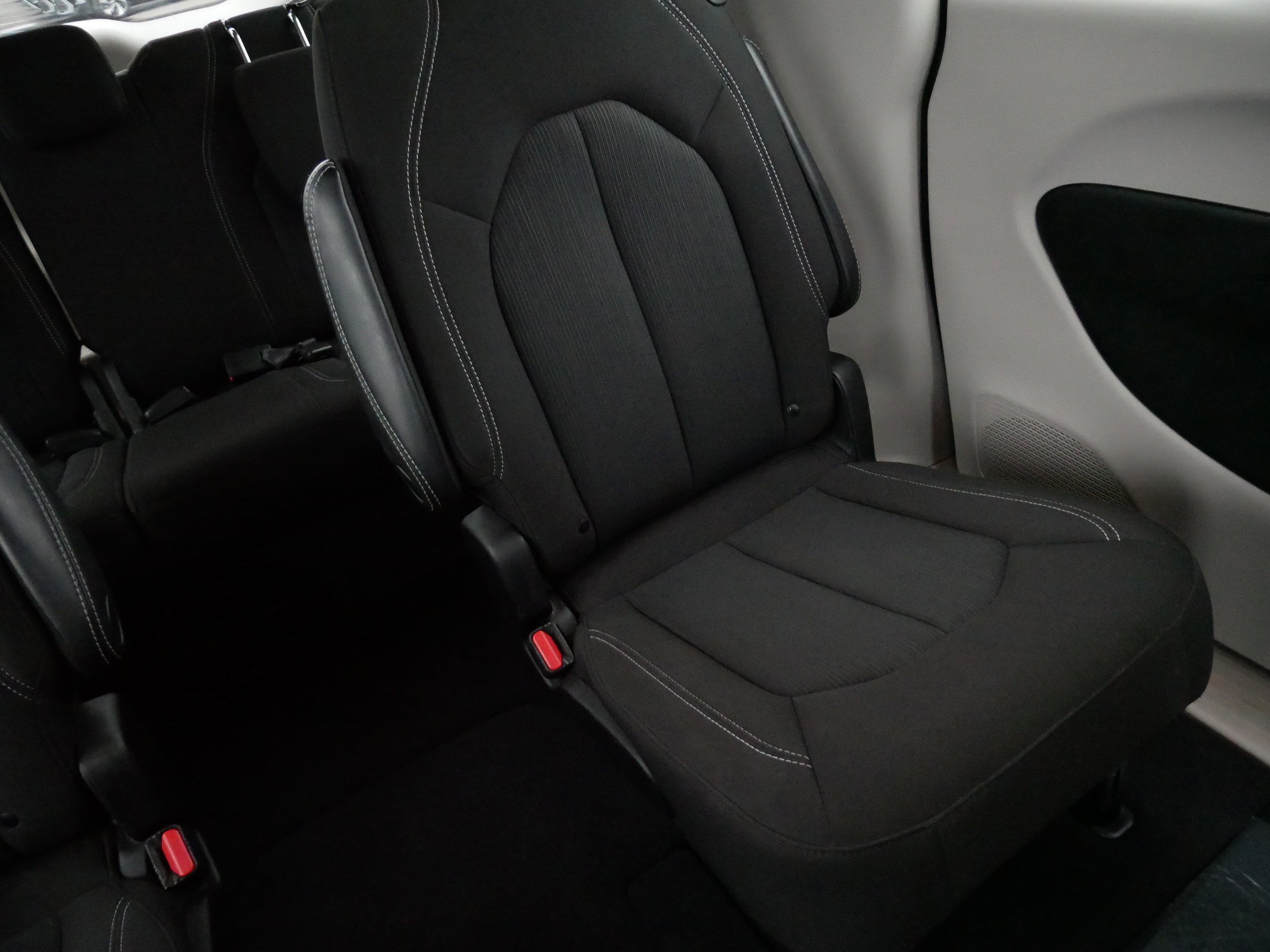 Used 2023 Chrysler Voyager LX image 14