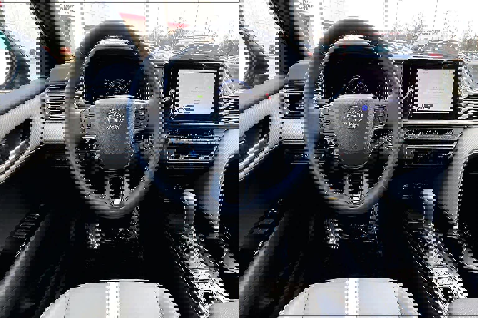 Used 2025 Toyota Camry SE image 5