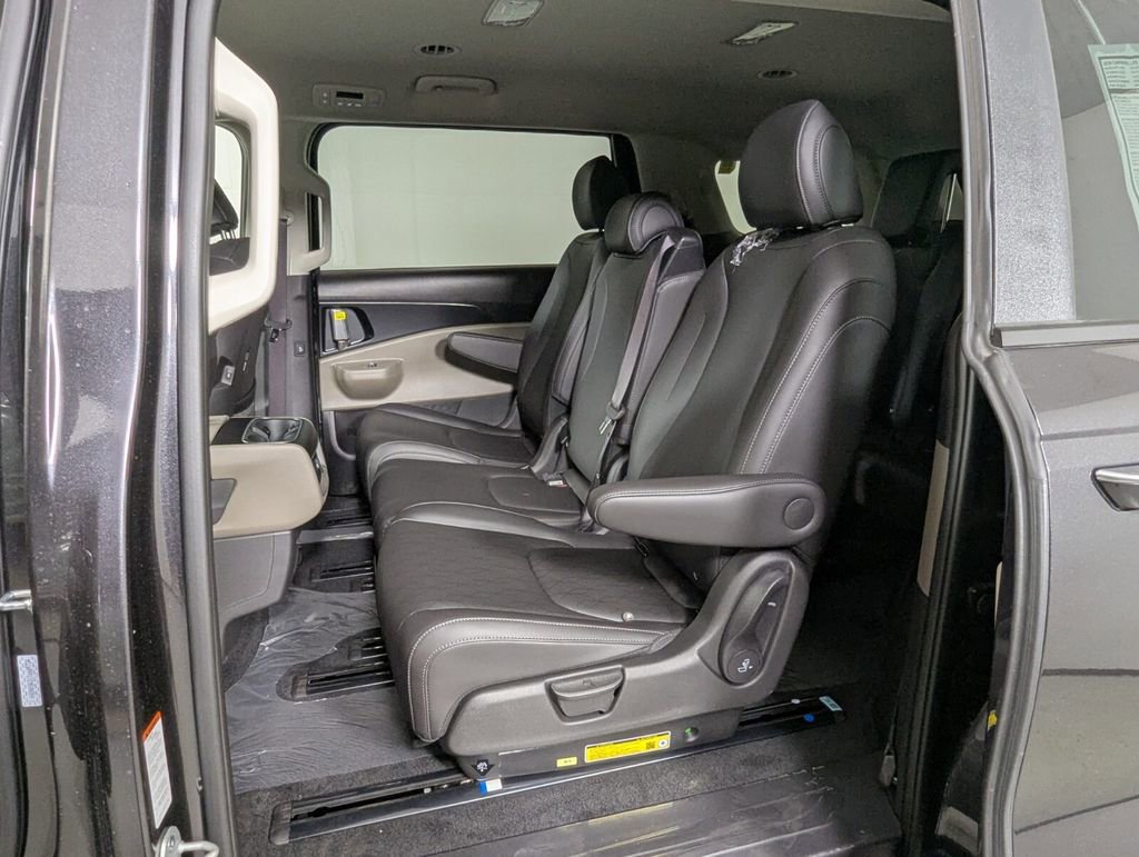 New 2026 Kia Carnival FWD image 23