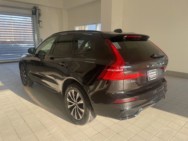 Certified 2025 Volvo XC60 B5 Core image 2