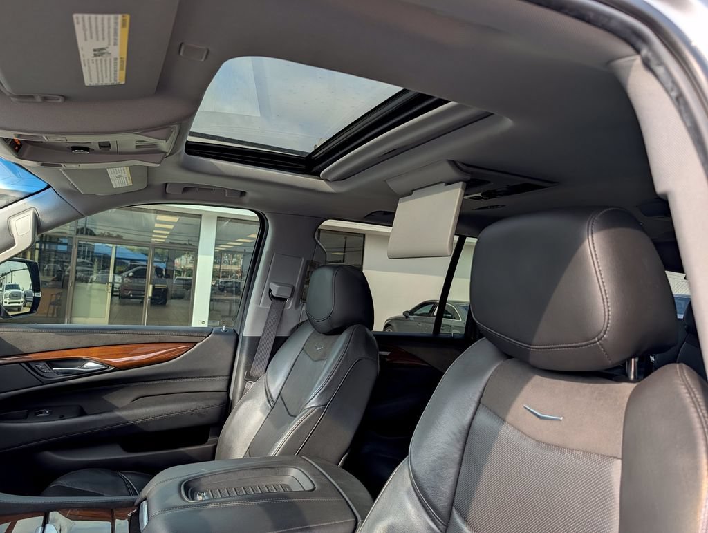 Used 2019 Cadillac Escalade ESV Premium Luxury w/ Escalade Sport Edition AWD/4WD image 26