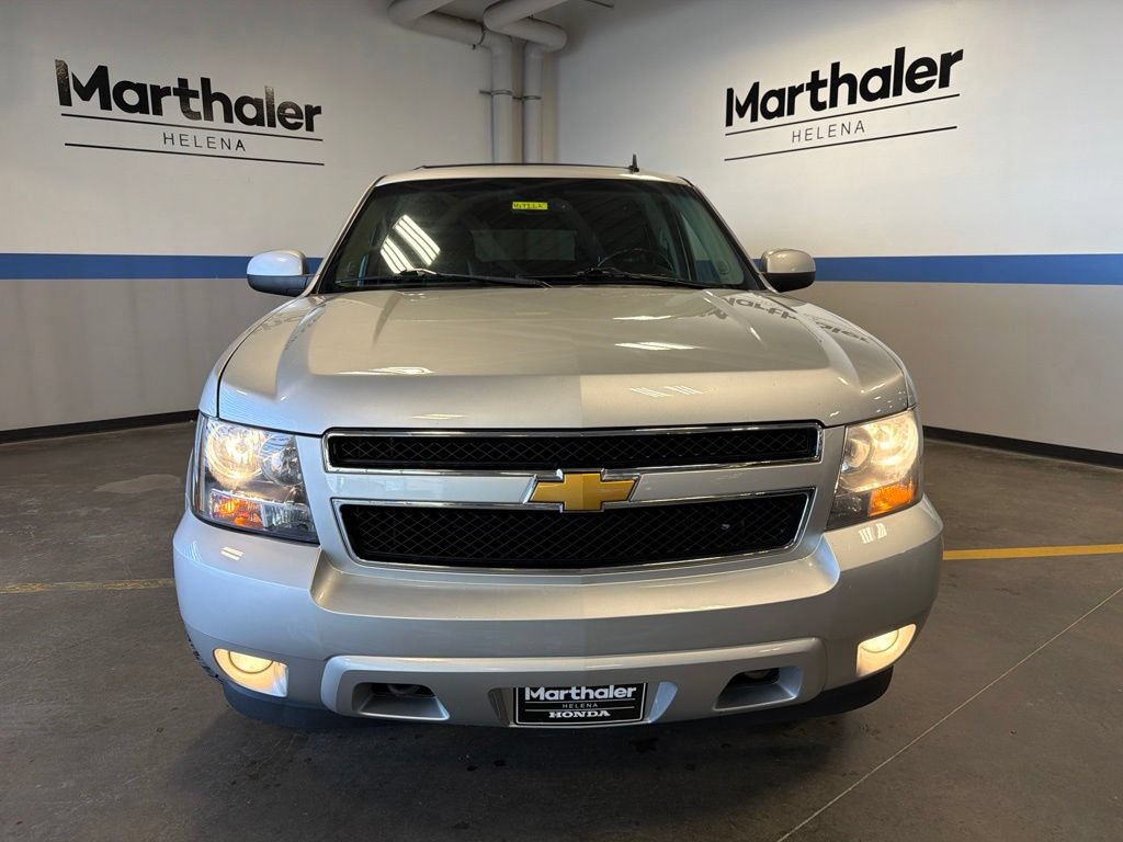 Used 2013 Chevrolet Suburban LT w/ Luxury Package AWD/4WD image 2