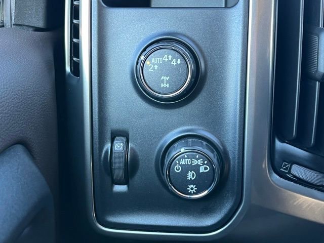 Used 2018 Chevrolet Silverado 1500 LT w/ All Star Edition image 27