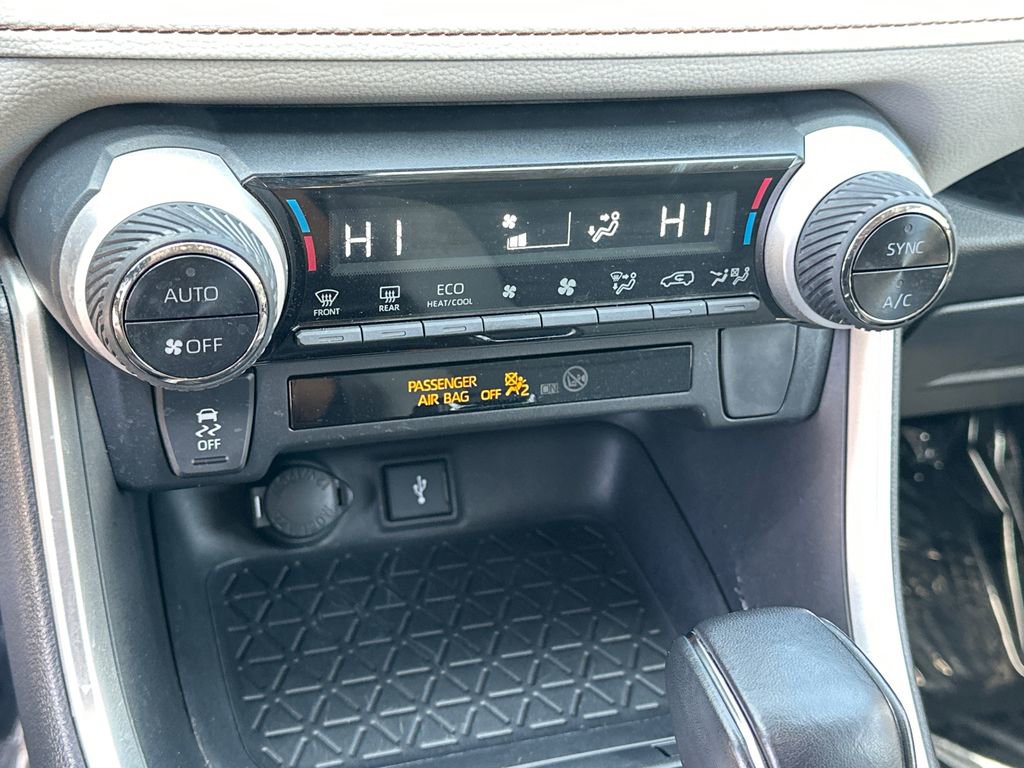 Used 2022 Toyota RAV4 XLE Premium image 25