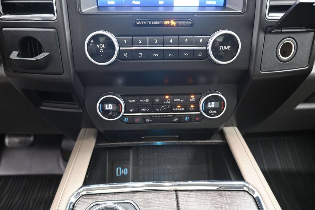 Used 2020 Ford Expedition Limited w/ Equipment Group 302A AWD/4WD image 17