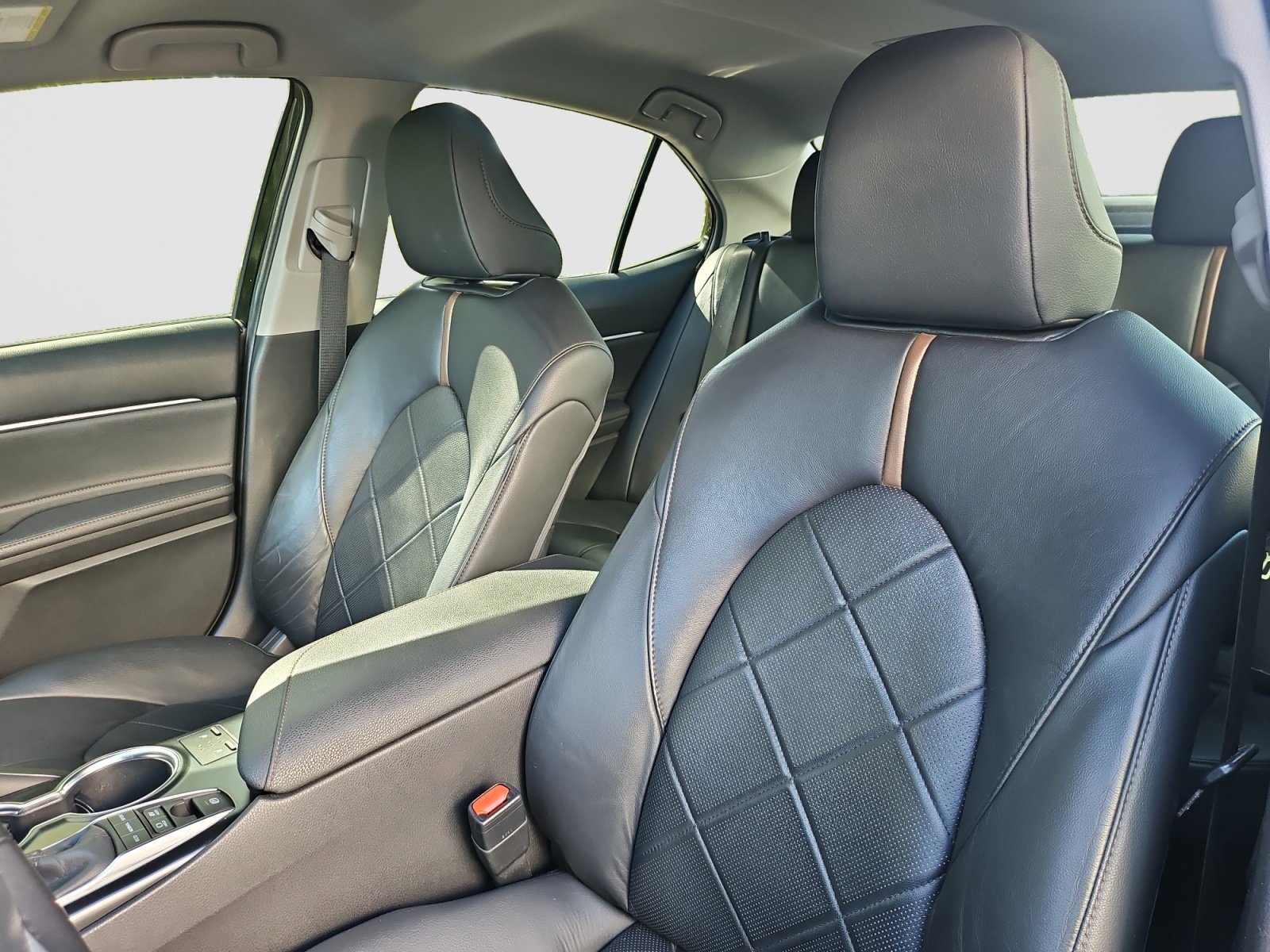 Used 2018 Toyota Camry XLE FWD image 21