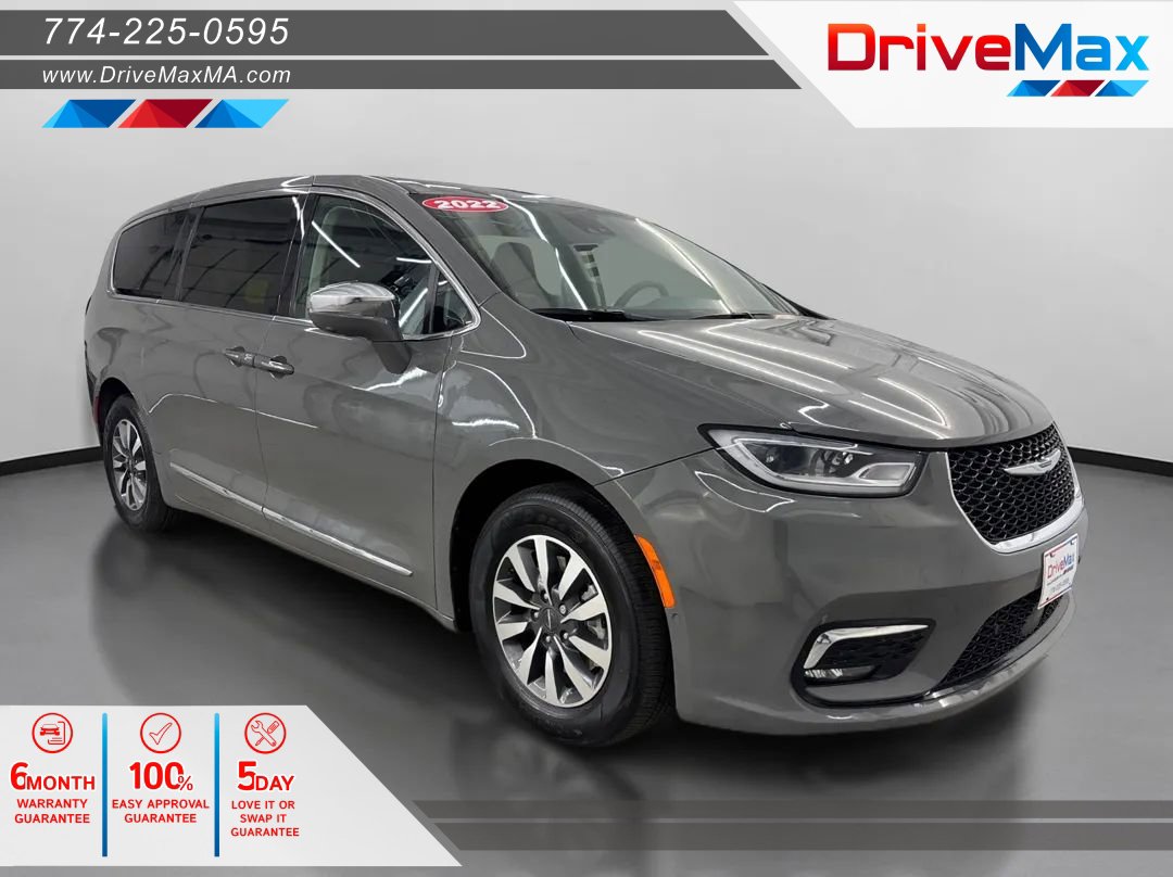 Used 2022 Chrysler Pacifica Limited w/ Uconnect Theater Family Group FWD image 1