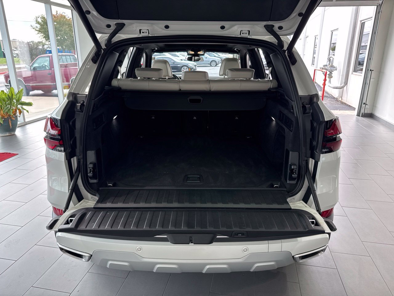 Used 2026 BMW X5 xDrive40i w/ Executive Package AWD/4WD image 9