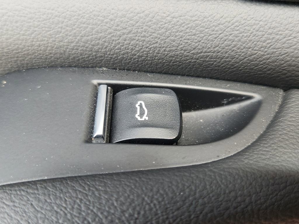 Used 2022 BMW X5 xDrive40i w/ M Sport Package image 24