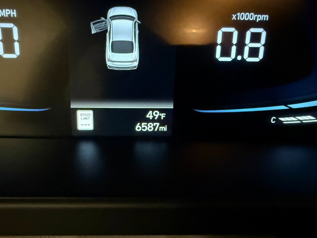 Certified 2025 Hyundai Elantra Sport image 40