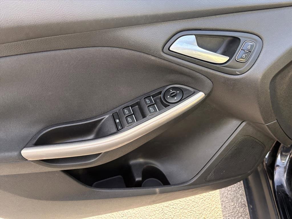 Used 2016 Ford Focus Titanium w/ Titanium Technology Package image 23