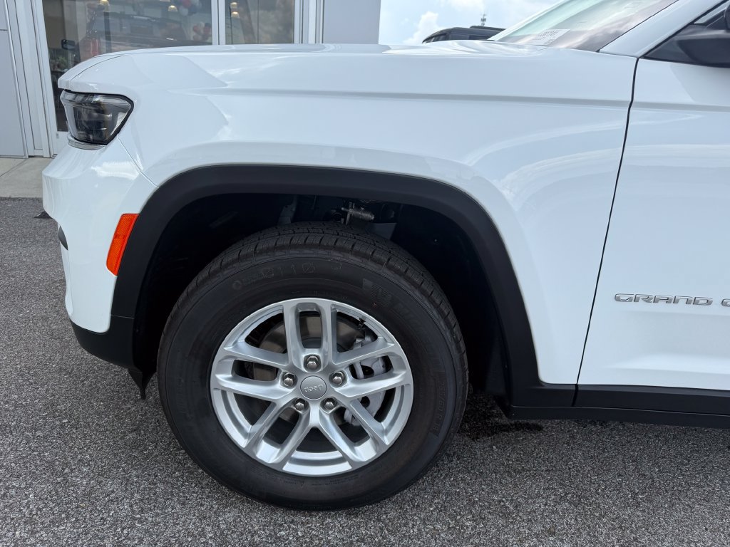 New 2026 Jeep Grand Cherokee Laredo RWD image 22