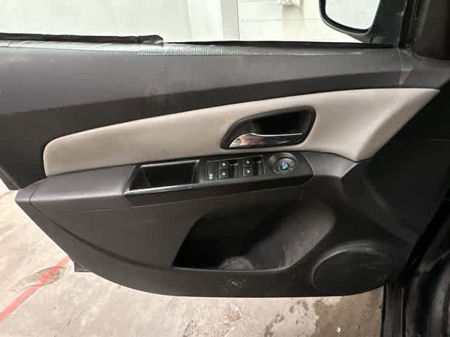 Used 2014 Chevrolet Cruze LS FWD image 12