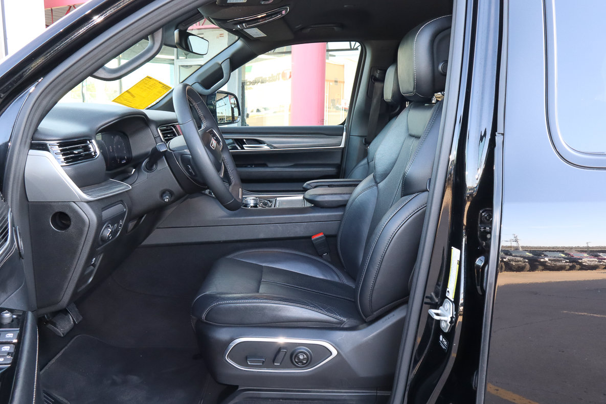 Used 2024 Jeep Wagoneer Series II w/ Flexible Seating Group AWD/4WD image 7