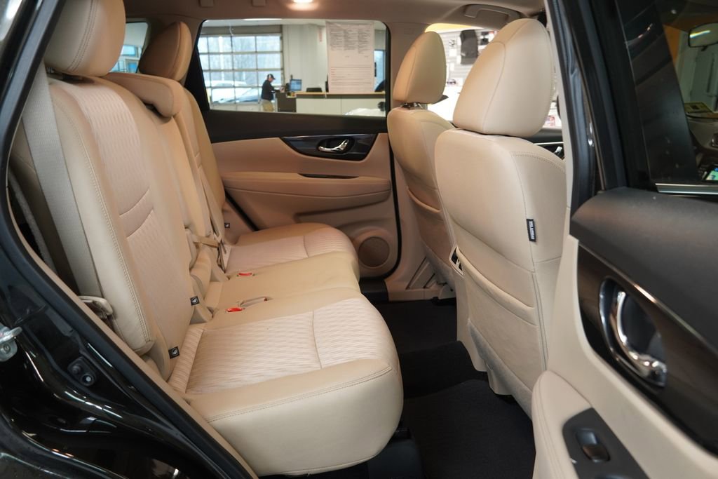 Used 2017 Nissan Rogue SV image 29