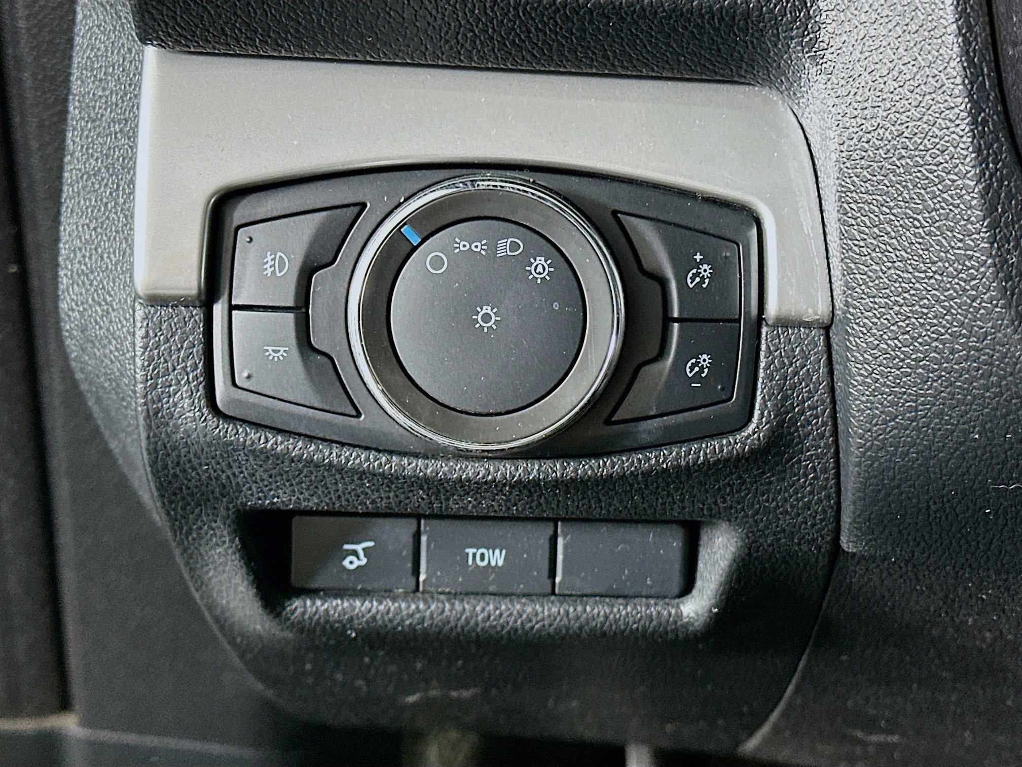 Used 2017 Ford Explorer XLT w/ Equipment Group 202A FWD image 17