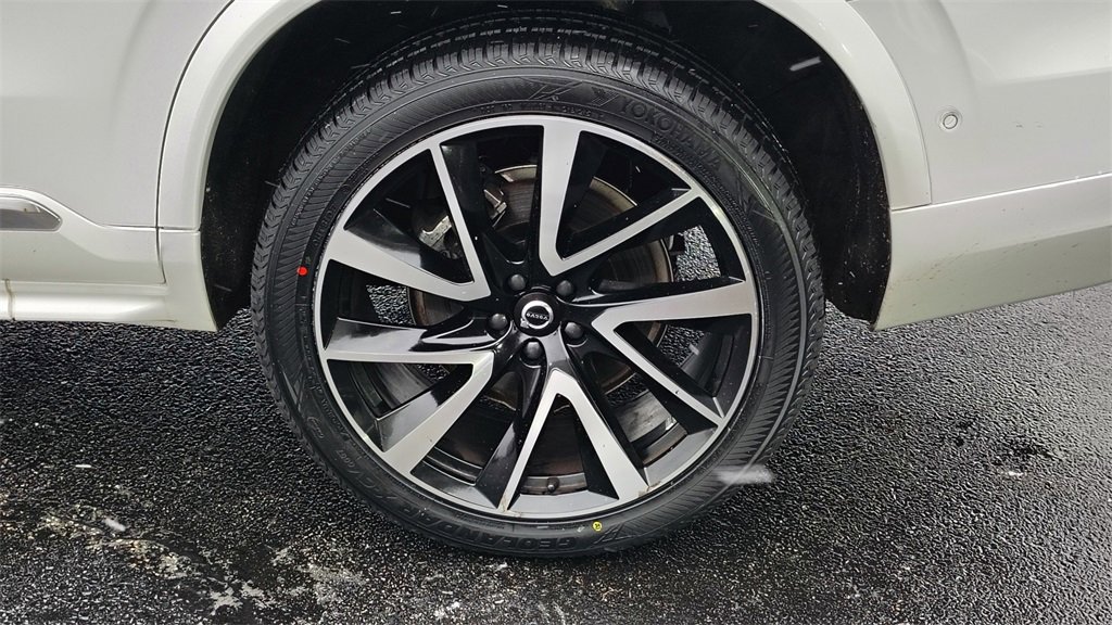 Certified 2023 Volvo XC90 B6 Plus image 33