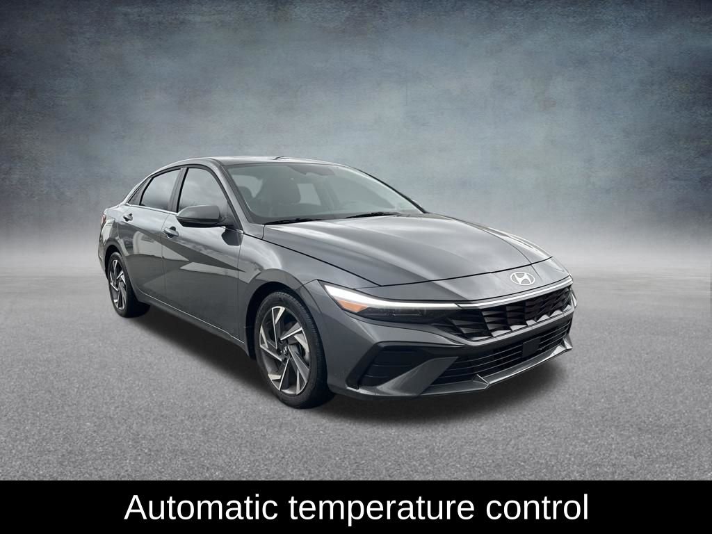 Used 2025 Hyundai Elantra Limited image 8