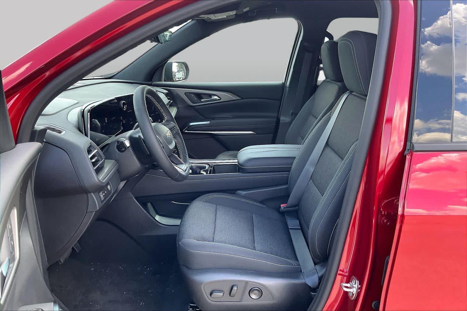 New 2027 Chevrolet Traverse LT w/ Driver Confidence Package FWD image 10