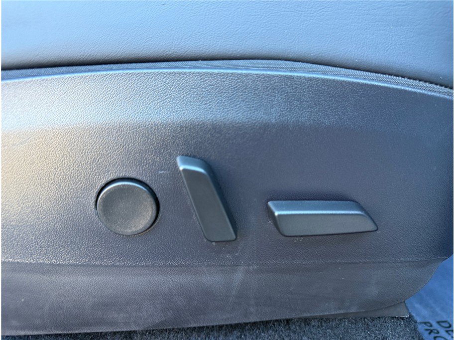 Used 2020 Tesla Model Y Long Range image 40